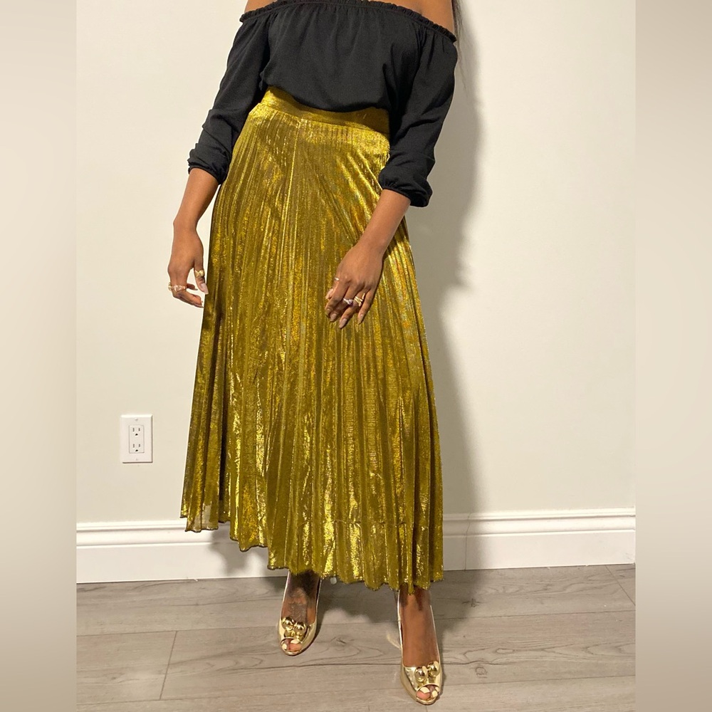Simons Gold Pleated Skirt Size M